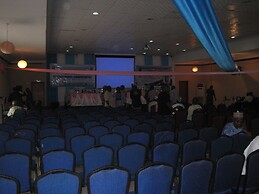 Axari Hotel & Suites