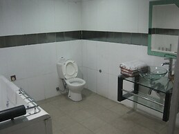 Axari Hotel & Suites