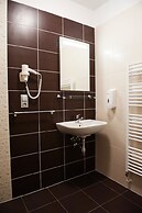 Hotel Vír