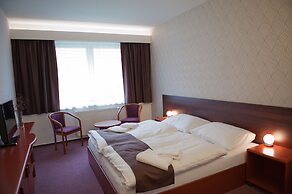 Hotel Vír