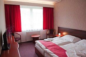 Hotel Vír
