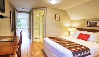 Shamrock Suites