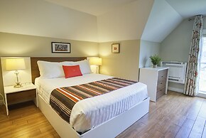 Shamrock Suites