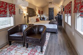 Shamrock Suites