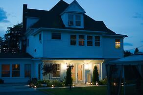 Shamrock Suites