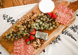 Naramata Courtyard Suites