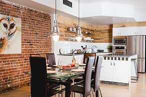 MTLVacationRentals - The City Chalet