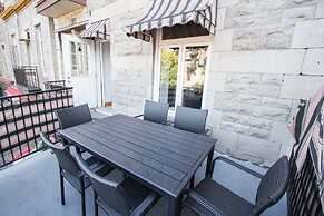 MTLVacationRentals - The City Chalet