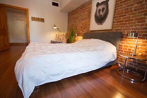 MTLVacationRentals - The City Chalet
