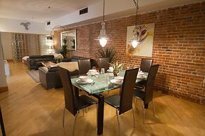 MTLVacationRentals - The City Chalet