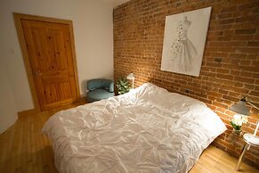 MTLVacationRentals - The City Chalet