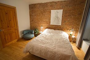 MTLVacationRentals - The City Chalet