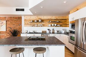 MTLVacationRentals - The City Chalet