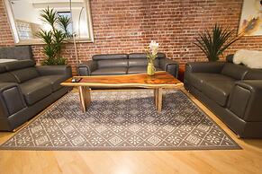 MTLVacationRentals - The City Chalet