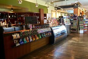 MTLVacationRentals - The City Chalet