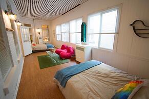 MTLVacationRentals - The City Chalet