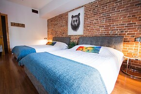 MTLVacationRentals - The City Chalet