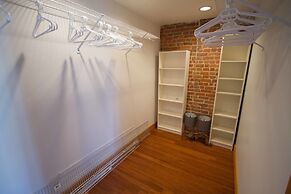 MTLVacationRentals - The City Chalet