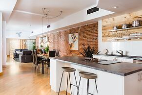 MTLVacationRentals - The City Chalet