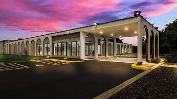 Red Roof Inn & Conference Center Chicago - N Aurora/ Naperville