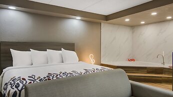 Red Roof Inn & Conference Center Chicago - N Aurora/ Naperville