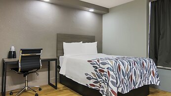 Red Roof Inn & Conference Center Chicago - N Aurora/ Naperville