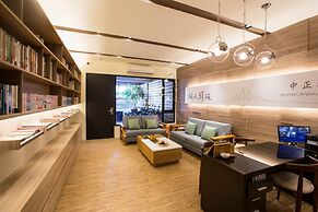 Traveller-Inn Zhongzheng Library