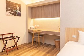 Traveller-Inn Zhongzheng Library