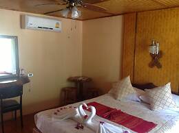 Ruan Mai Naiyang Beach Resort