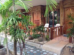 Ruan Mai Naiyang Beach Resort