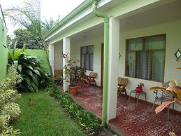 Hotel La Guaria Inn & Suites