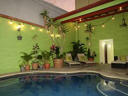 Hotel La Guaria Inn & Suites