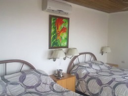Hotel La Guaria Inn & Suites