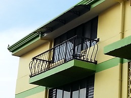 Hotel La Guaria Inn & Suites