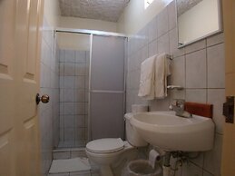 Hotel La Guaria Inn & Suites