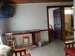 Hotel La Guaria Inn & Suites