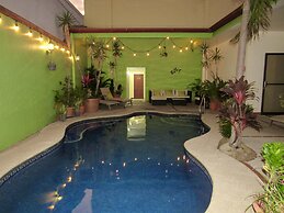 Hotel La Guaria Inn & Suites