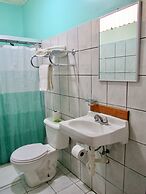 Hotel La Guaria Inn & Suites