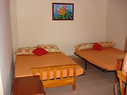 Hotel La Guaria Inn & Suites