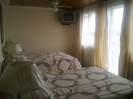 Hotel La Guaria Inn & Suites