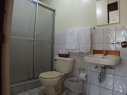 Hotel La Guaria Inn & Suites