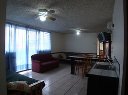 Hotel La Guaria Inn & Suites