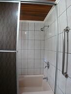 Hotel La Guaria Inn & Suites