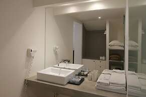 The 8 Downtown Suites