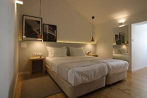 The 8 Downtown Suites