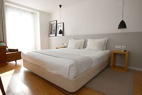 The 8 Downtown Suites