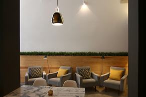 The 8 Downtown Suites