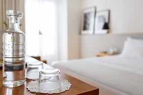 The 8 Downtown Suites