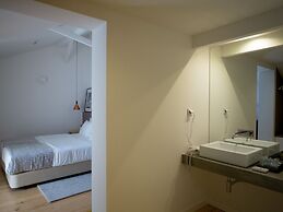 The 8 Downtown Suites