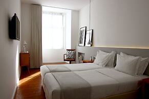 The 8 Downtown Suites